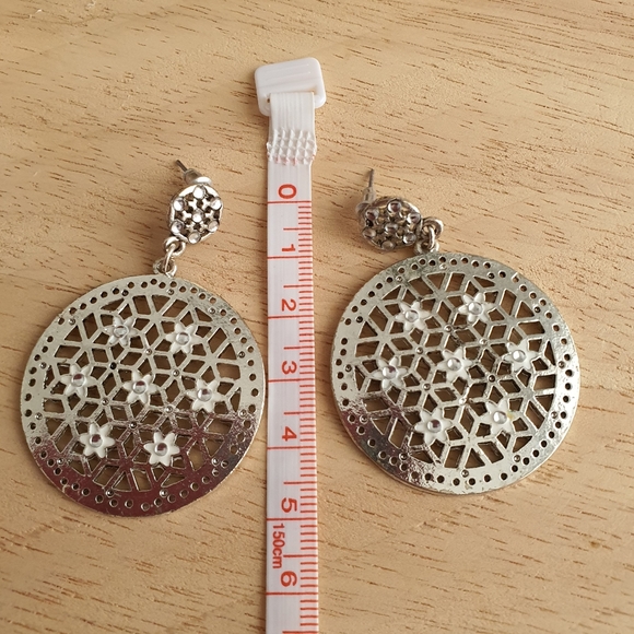 Round Silver Stud Earrings - Picture 5 of 5